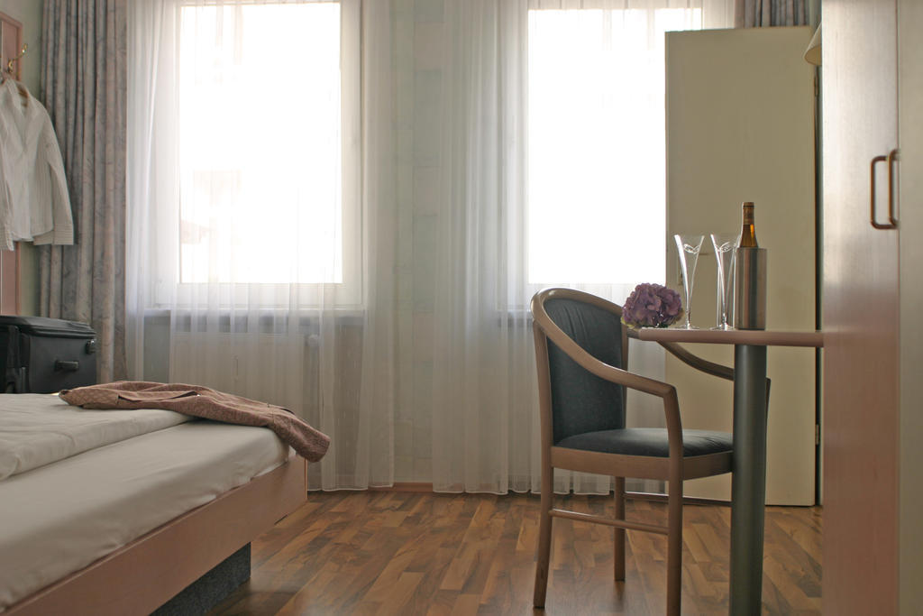Hotel Astoria Φραγκφούρτη Δωμάτιο φωτογραφία